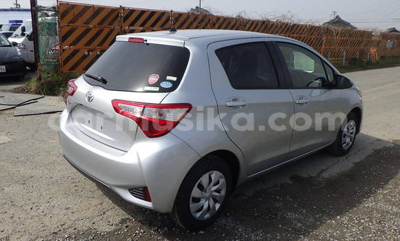 Nunua Ilio tumika Toyota Vitz Fedha Gari ndani ya Beitbridge nchini Matabeleland Kusini Nunua Ilio tumika Toyota Vitz Fedha Gari ndani ya Beitbridge nchini Matabeleland Kusini