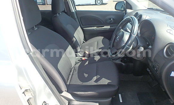 Nunua Ilio tumika Nissan March Fedha Gari ndani ya Beitbridge nchini Matabeleland Kusini Nunua Ilio tumika Nissan March Fedha Gari ndani ya Beitbridge nchini Matabeleland Kusini