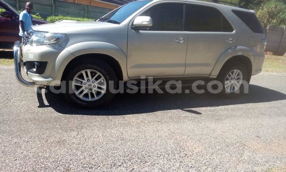 Acheter Occasion Voiture Toyota Fortuner Beige à Harare, Harare Acheter Occasion Voiture Toyota Fortuner Beige à Harare, Harare