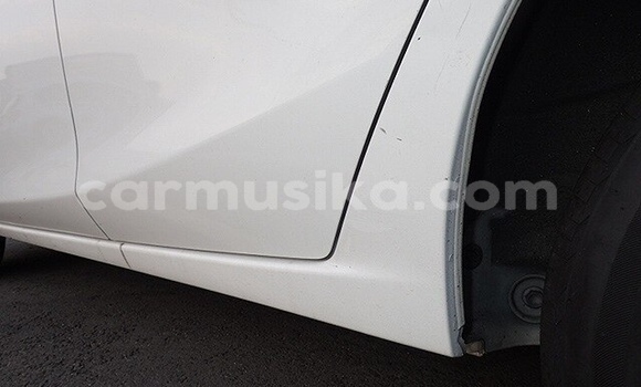 Acheter Occasion Voiture Mazda Demio Blanc à Beitbridge, Matabeleland South Acheter Occasion Voiture Mazda Demio Blanc à Beitbridge, Matabeleland South