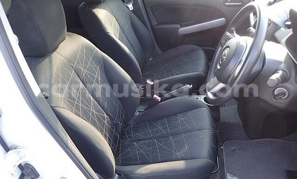 Acheter Occasion Voiture Mazda Demio Blanc à Beitbridge, Matabeleland South Acheter Occasion Voiture Mazda Demio Blanc à Beitbridge, Matabeleland South