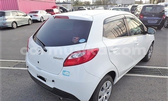 Acheter Occasion Voiture Mazda Demio Blanc à Beitbridge, Matabeleland South Acheter Occasion Voiture Mazda Demio Blanc à Beitbridge, Matabeleland South