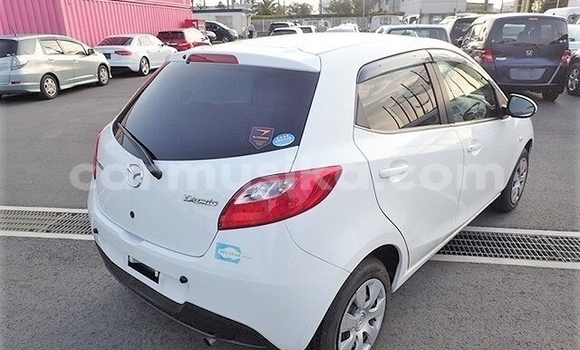 Acheter Occasion Voiture Mazda Demio Blanc à Beitbridge, Matabeleland South Acheter Occasion Voiture Mazda Demio Blanc à Beitbridge, Matabeleland South