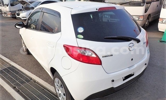 Acheter Occasion Voiture Mazda Demio Blanc à Beitbridge, Matabeleland South Acheter Occasion Voiture Mazda Demio Blanc à Beitbridge, Matabeleland South