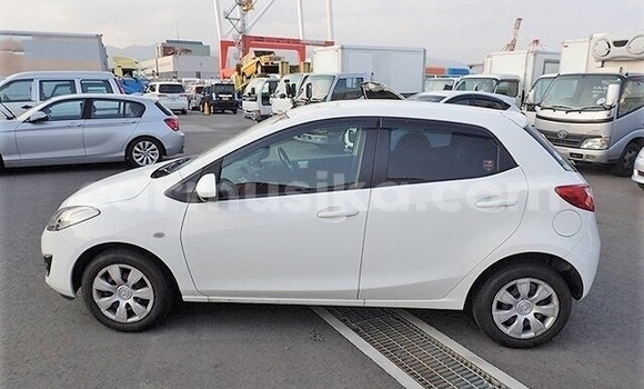 Acheter Occasion Voiture Mazda Demio Blanc à Beitbridge, Matabeleland South Acheter Occasion Voiture Mazda Demio Blanc à Beitbridge, Matabeleland South