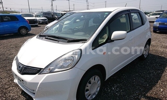 Acheter Occasion Voiture Honda Fit Blanc à Beitbridge, Matabeleland South
