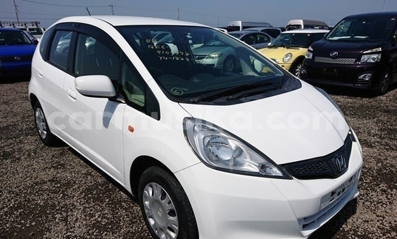 Acheter Occasion Voiture Honda Fit Blanc à Beitbridge, Matabeleland South Acheter Occasion Voiture Honda Fit Blanc à Beitbridge, Matabeleland South