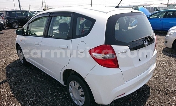 Acheter Occasion Voiture Honda Fit Blanc à Beitbridge, Matabeleland South Acheter Occasion Voiture Honda Fit Blanc à Beitbridge, Matabeleland South