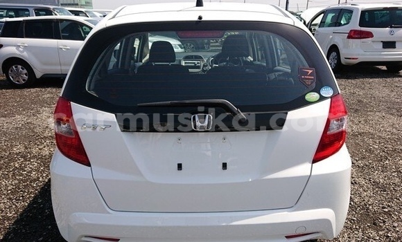 Acheter Occasion Voiture Honda Fit Blanc à Beitbridge, Matabeleland South Acheter Occasion Voiture Honda Fit Blanc à Beitbridge, Matabeleland South