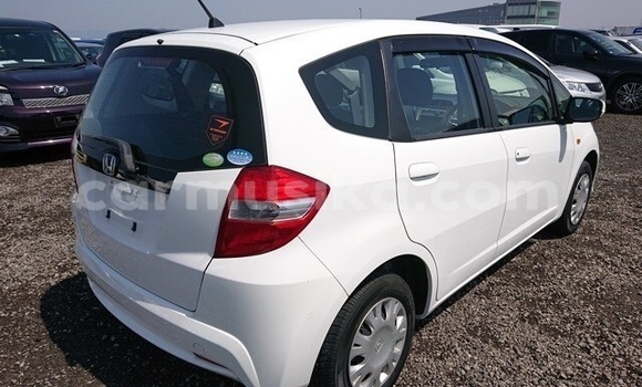 Acheter Occasion Voiture Honda Fit Blanc à Beitbridge, Matabeleland South Acheter Occasion Voiture Honda Fit Blanc à Beitbridge, Matabeleland South