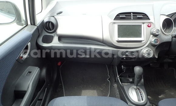 Acheter Occasion Voiture Honda Fit Blanc à Beitbridge, Matabeleland South Acheter Occasion Voiture Honda Fit Blanc à Beitbridge, Matabeleland South