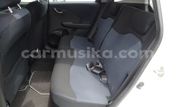 Acheter Occasion Voiture Honda Fit Blanc à Beitbridge, Matabeleland South Acheter Occasion Voiture Honda Fit Blanc à Beitbridge, Matabeleland South