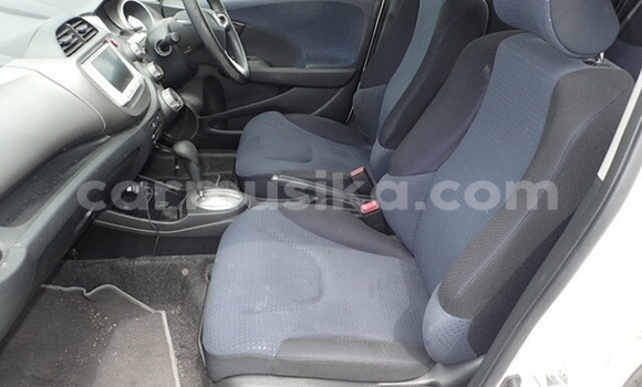 Acheter Occasion Voiture Honda Fit Blanc à Beitbridge, Matabeleland South Acheter Occasion Voiture Honda Fit Blanc à Beitbridge, Matabeleland South