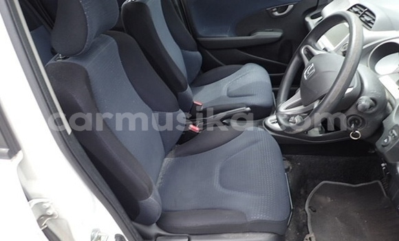 Acheter Occasion Voiture Honda Fit Blanc à Beitbridge, Matabeleland South Acheter Occasion Voiture Honda Fit Blanc à Beitbridge, Matabeleland South