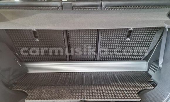 Buy Used Land Rover Defender White Car in Beitbridge in Matabeleland South Buy Used Land Rover Defender White Car in Beitbridge in Matabeleland South