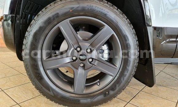 Buy Used Land Rover Defender White Car in Beitbridge in Matabeleland South Buy Used Land Rover Defender White Car in Beitbridge in Matabeleland South