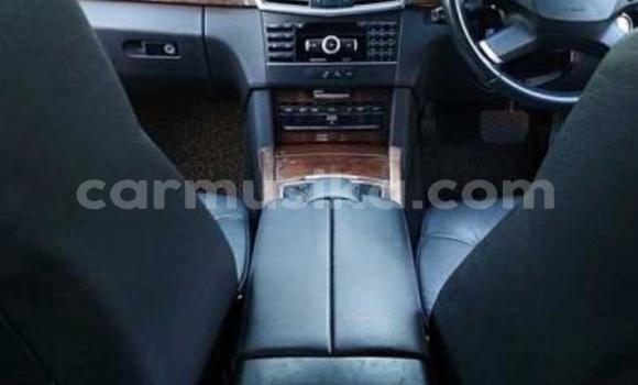 Acheter Occasion Voiture Mercedes‒Benz E–Class Noir à Beitbridge, Matabeleland South Acheter Occasion Voiture Mercedes‒Benz E–Class Noir à Beitbridge, Matabeleland South