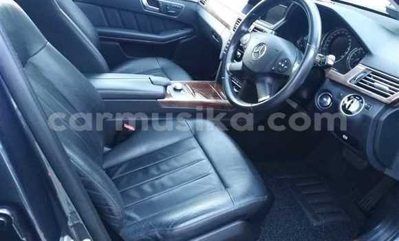 Acheter Occasion Voiture Mercedes‒Benz E–Class Noir à Beitbridge, Matabeleland South Acheter Occasion Voiture Mercedes‒Benz E–Class Noir à Beitbridge, Matabeleland South