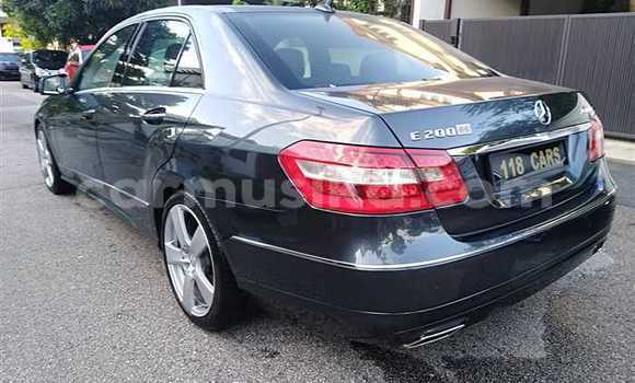 Acheter Occasion Voiture Mercedes‒Benz E–Class Noir à Beitbridge, Matabeleland South Acheter Occasion Voiture Mercedes‒Benz E–Class Noir à Beitbridge, Matabeleland South
