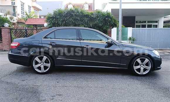 Acheter Occasion Voiture Mercedes‒Benz E–Class Noir à Beitbridge, Matabeleland South Acheter Occasion Voiture Mercedes‒Benz E–Class Noir à Beitbridge, Matabeleland South