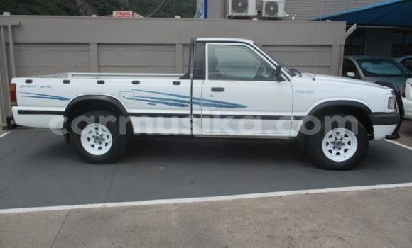 Acheter Occasion Voiture Mazda B–series Blanc à Beitbridge, Matabeleland South Acheter Occasion Voiture Mazda B–series Blanc à Beitbridge, Matabeleland South