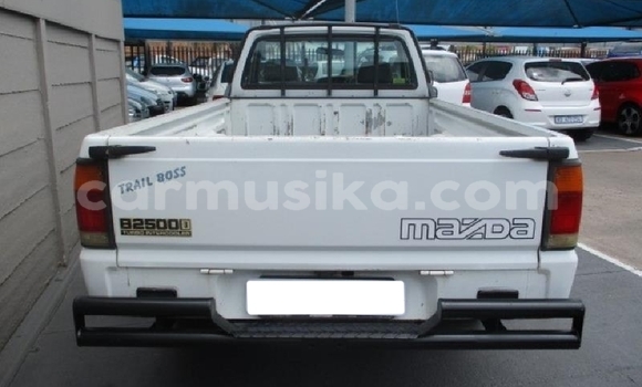 Acheter Occasion Voiture Mazda B–series Blanc à Beitbridge, Matabeleland South Acheter Occasion Voiture Mazda B–series Blanc à Beitbridge, Matabeleland South