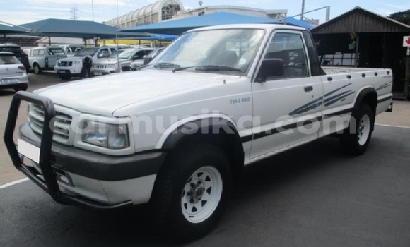 Acheter Occasion Voiture Mazda B–series Blanc à Beitbridge, Matabeleland South Acheter Occasion Voiture Mazda B–series Blanc à Beitbridge, Matabeleland South