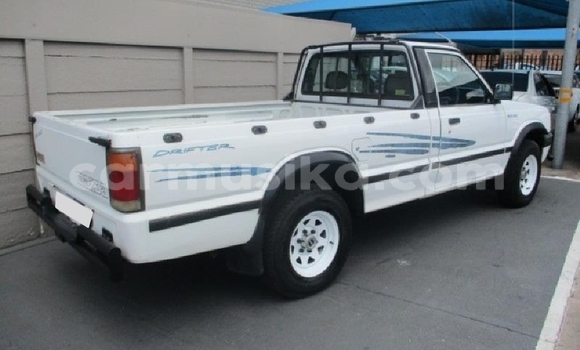 Acheter Occasion Voiture Mazda B–series Blanc à Beitbridge, Matabeleland South Acheter Occasion Voiture Mazda B–series Blanc à Beitbridge, Matabeleland South