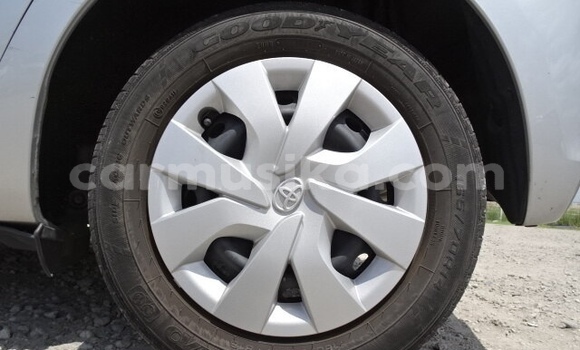 Acheter Occasion Voiture Toyota Vitz Gris à Beitbridge, Matabeleland South Acheter Occasion Voiture Toyota Vitz Gris à Beitbridge, Matabeleland South