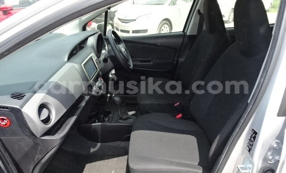 Acheter Occasion Voiture Toyota Vitz Gris à Beitbridge, Matabeleland South Acheter Occasion Voiture Toyota Vitz Gris à Beitbridge, Matabeleland South