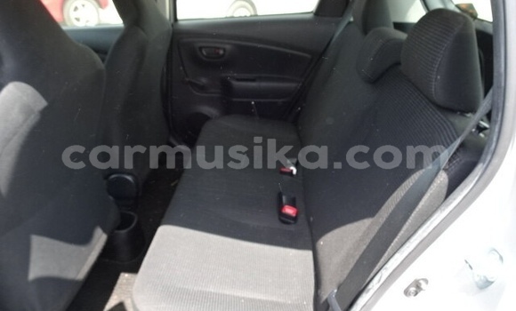 Acheter Occasion Voiture Toyota Vitz Gris à Beitbridge, Matabeleland South Acheter Occasion Voiture Toyota Vitz Gris à Beitbridge, Matabeleland South