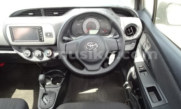 Acheter Occasion Voiture Toyota Vitz Gris à Beitbridge, Matabeleland South Acheter Occasion Voiture Toyota Vitz Gris à Beitbridge, Matabeleland South