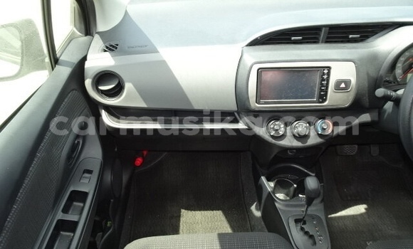 Acheter Occasion Voiture Toyota Vitz Gris à Beitbridge, Matabeleland South Acheter Occasion Voiture Toyota Vitz Gris à Beitbridge, Matabeleland South