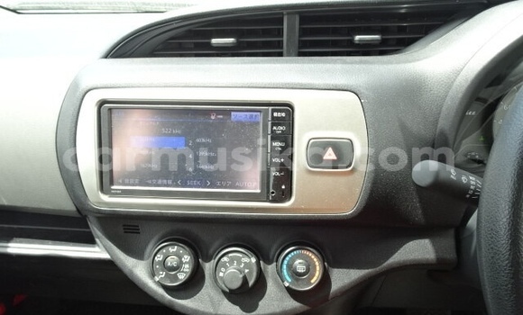 Acheter Occasion Voiture Toyota Vitz Gris à Beitbridge, Matabeleland South Acheter Occasion Voiture Toyota Vitz Gris à Beitbridge, Matabeleland South