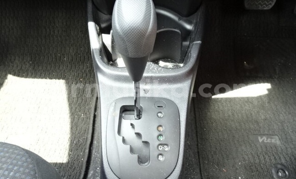 Acheter Occasion Voiture Toyota Vitz Gris à Beitbridge, Matabeleland South Acheter Occasion Voiture Toyota Vitz Gris à Beitbridge, Matabeleland South