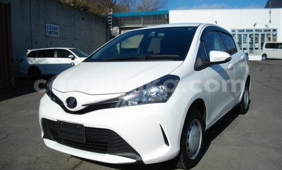 Nunua Ilio tumika Toyota Vitz Nyeupe Gari ndani ya Beitbridge nchini Matabeleland Kusini