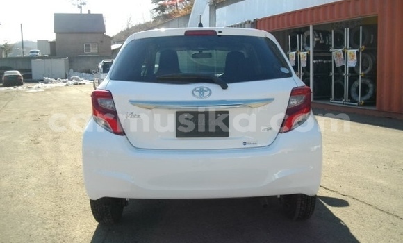 Acheter Occasion Voiture Toyota Vitz Blanc à Beitbridge, Matabeleland South Acheter Occasion Voiture Toyota Vitz Blanc à Beitbridge, Matabeleland South
