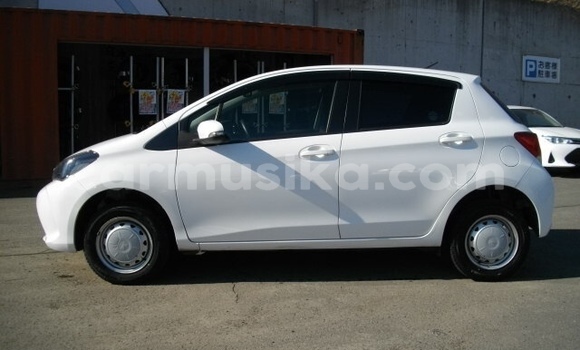 Acheter Occasion Voiture Toyota Vitz Blanc à Beitbridge, Matabeleland South Acheter Occasion Voiture Toyota Vitz Blanc à Beitbridge, Matabeleland South