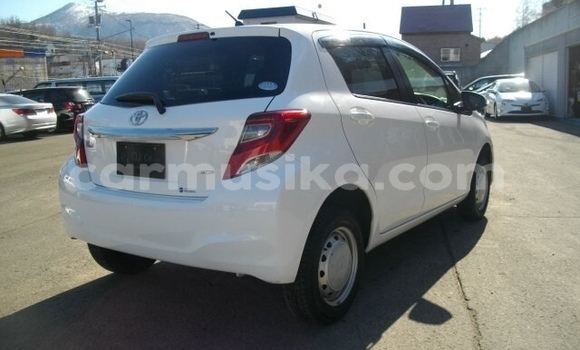 Acheter Occasion Voiture Toyota Vitz Blanc à Beitbridge, Matabeleland South Acheter Occasion Voiture Toyota Vitz Blanc à Beitbridge, Matabeleland South