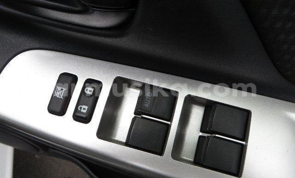 Acheter Occasion Voiture Toyota Vitz Blanc à Beitbridge, Matabeleland South Acheter Occasion Voiture Toyota Vitz Blanc à Beitbridge, Matabeleland South