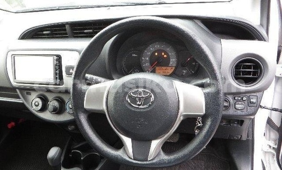 Acheter Occasion Voiture Toyota Vitz Blanc à Beitbridge, Matabeleland South Acheter Occasion Voiture Toyota Vitz Blanc à Beitbridge, Matabeleland South