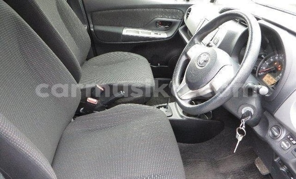 Acheter Occasion Voiture Toyota Vitz Blanc à Beitbridge, Matabeleland South Acheter Occasion Voiture Toyota Vitz Blanc à Beitbridge, Matabeleland South