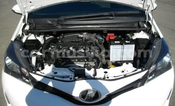 Acheter Occasion Voiture Toyota Vitz Blanc à Beitbridge, Matabeleland South Acheter Occasion Voiture Toyota Vitz Blanc à Beitbridge, Matabeleland South