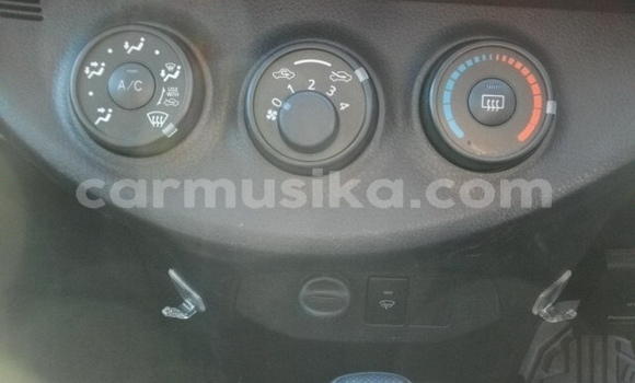 Acheter Occasion Voiture Toyota Vitz Blanc à Beitbridge, Matabeleland South Acheter Occasion Voiture Toyota Vitz Blanc à Beitbridge, Matabeleland South