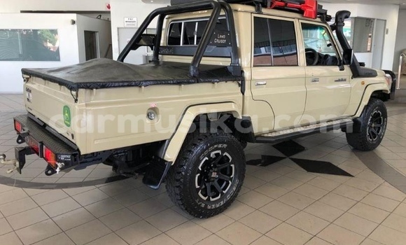 Tenga Tsaru Toyota Land Cruiser Chena Mota in Harare in Harare