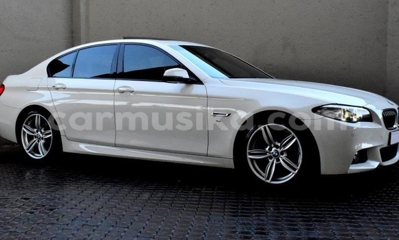 Acheter Occasion Voiture BMW 5–Series Blanc à Beitbridge, Matabeleland South Acheter Occasion Voiture BMW 5–Series Blanc à Beitbridge, Matabeleland South