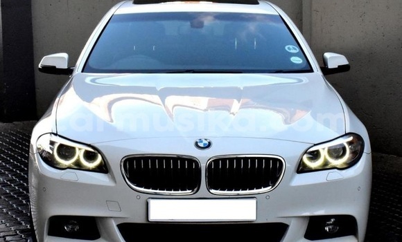 Acheter Occasion Voiture BMW 5–Series Blanc à Beitbridge, Matabeleland South Acheter Occasion Voiture BMW 5–Series Blanc à Beitbridge, Matabeleland South