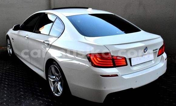 Acheter Occasion Voiture BMW 5–Series Blanc à Beitbridge, Matabeleland South Acheter Occasion Voiture BMW 5–Series Blanc à Beitbridge, Matabeleland South