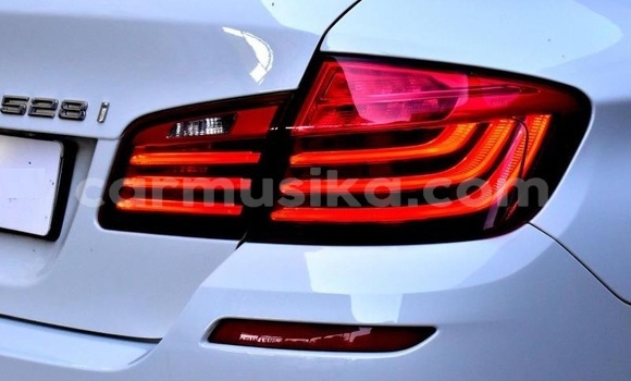 Acheter Occasion Voiture BMW 5–Series Blanc à Beitbridge, Matabeleland South Acheter Occasion Voiture BMW 5–Series Blanc à Beitbridge, Matabeleland South