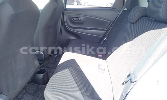 Acheter Occasion Voiture Toyota Vitz Bleu à Beitbridge, Matabeleland South Acheter Occasion Voiture Toyota Vitz Bleu à Beitbridge, Matabeleland South